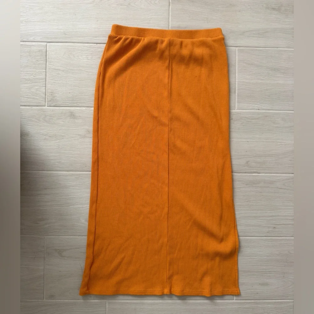 Old Navy Ribbed Midi Skirt Womens M Petite Orange Excellent Side Slit Knit